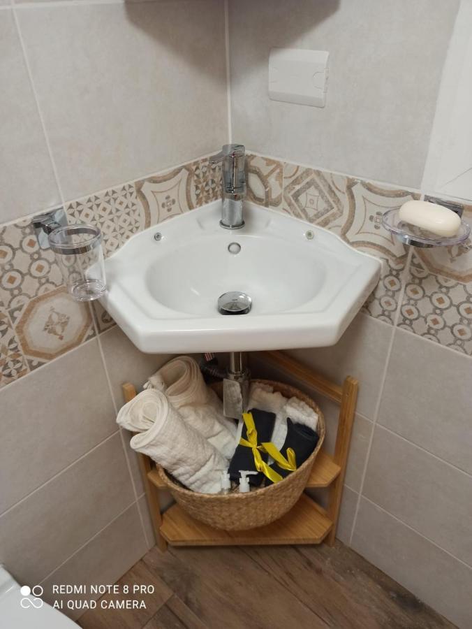 Appartamento Con Cortile A 30 Mt. Dal Mare Bari Exteriör bild