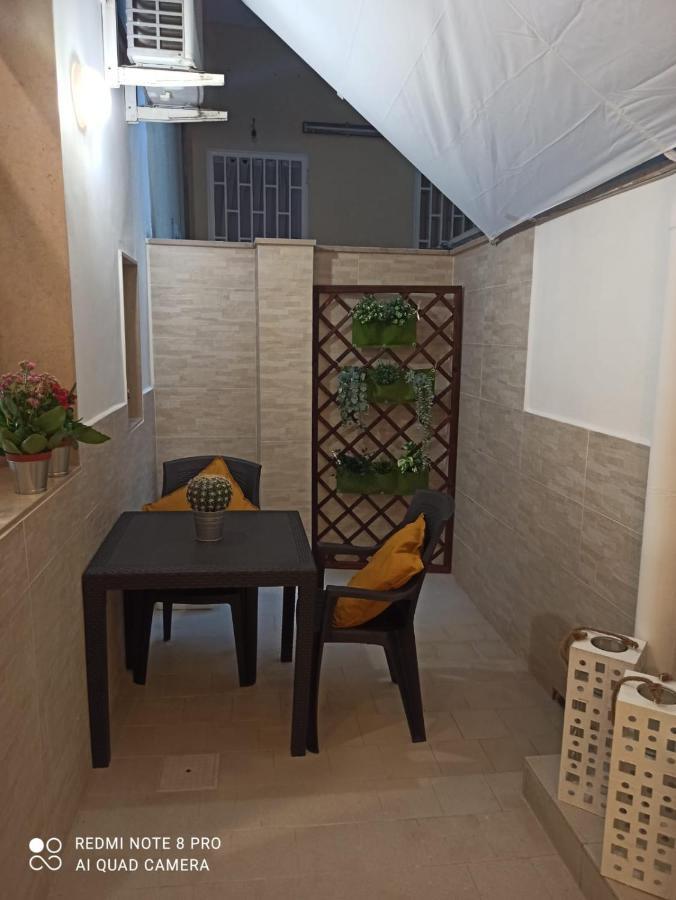 Appartamento Con Cortile A 30 Mt. Dal Mare Bari Exteriör bild